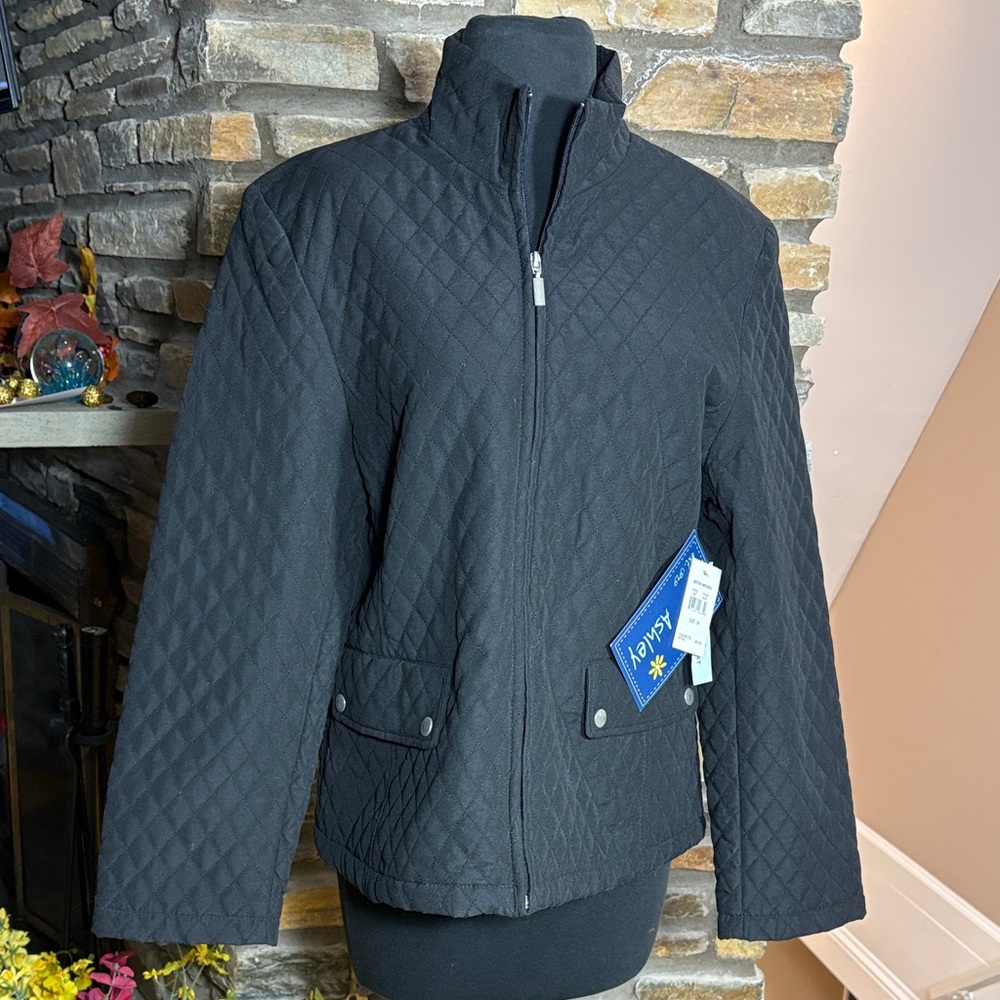 NWT Black Quilted Zip Up Jacket M